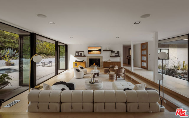 9991 Liebe Drive, Beverly Hills CA: https://media.crmls.org/mediaz/accd4e41-cdd2-46b1-8284-d7412c3b20d8.jpg