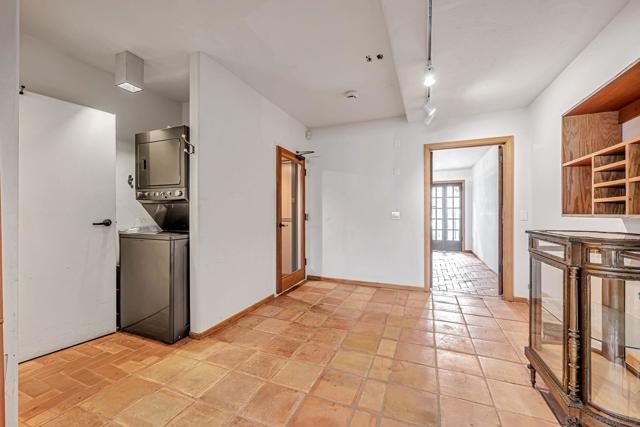 2210 Avenida De La Playa, La Jolla CA: https://media.crmls.org/mediaz/accd577d-8d17-4bfa-b3af-b8fbbdff2ad8.jpg