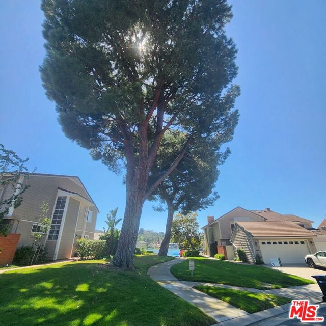 32134 Beachlake Lane, Westlake Village CA: https://media.crmls.org/mediaz/accd6214-2d3a-4876-865c-2800327eca05.jpg