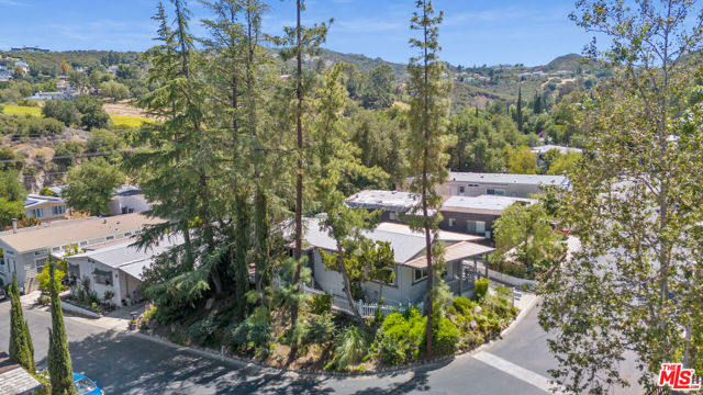 23777 Mulholland Highway, Calabasas CA: https://media.crmls.org/mediaz/accd6c2e-b145-4cca-898e-f220d77cdbcf.jpg
