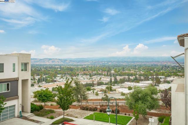 3077 Valley Of Hearts Del Pl, San Jose CA: https://media.crmls.org/mediaz/accdcb2d-32c4-4d1d-83dc-8fd28e35611b.jpg