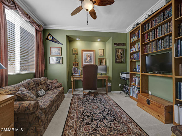 331 Briar Bluff Circle, Thousand Oaks CA: https://media.crmls.org/mediaz/acce27e4-e7cf-4095-9598-a6706cb05e05.jpg
