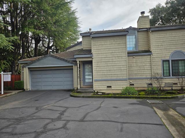 1 Burgundy Way, Yountville CA: https://media.crmls.org/mediaz/acceb470-4a58-4838-9343-6da604f351ed.jpg