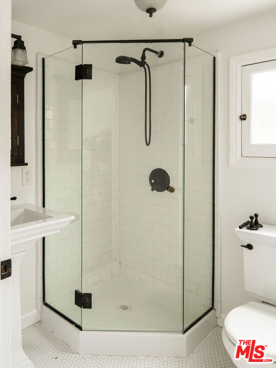 1402 N Benton Way, Los Angeles CA: https://media.crmls.org/mediaz/acced9d0-9048-4773-8577-2e1dd35a39bd.jpg