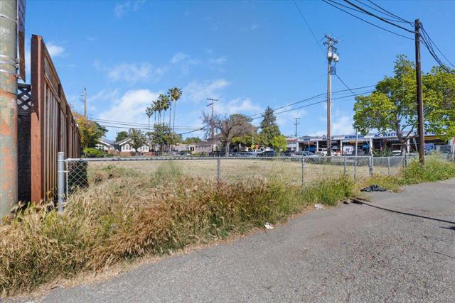 895 S 2nd Street, San Jose CA: https://media.crmls.org/mediaz/accf3762-f84d-4416-9b5f-cd87d9ed0d1a.jpg