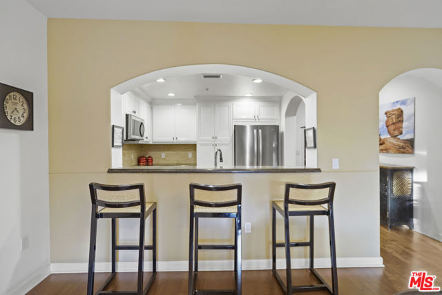 13308 Valleyheart Drive, Sherman Oaks CA: https://media.crmls.org/mediaz/accf7ee0-cd7d-4074-9e14-2498fd82db57.jpg
