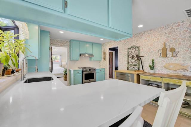 111 E Hedding Street, San Jose CA: https://media.crmls.org/mediaz/acd01aa1-0532-4f9e-80b9-faae59328001.jpg