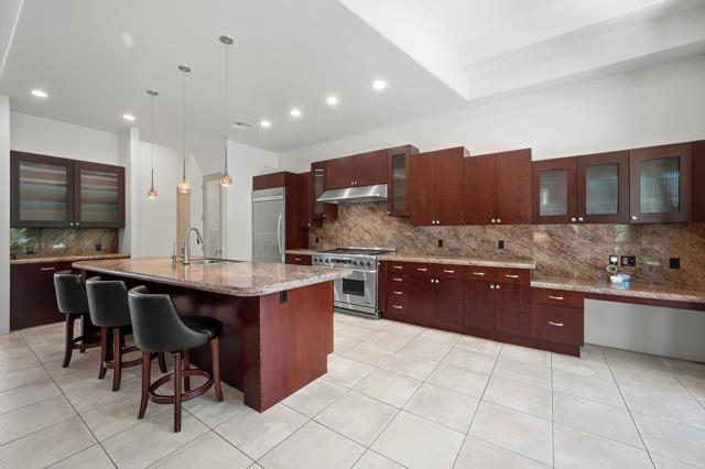 47200 Desert Lily Drive, Palm Desert, CA 92260