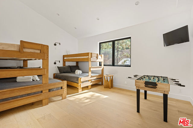 42421 Evergreen Drive, Big Bear CA: https://media.crmls.org/mediaz/acd0ded6-f4f5-4c97-b99b-2d8f0d917d9a.jpg