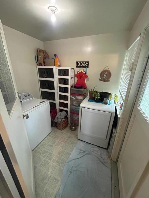 612 Central Avenue, Salinas CA: https://media.crmls.org/mediaz/acd143df-9b4a-4049-8d28-f318dd278a02.jpg