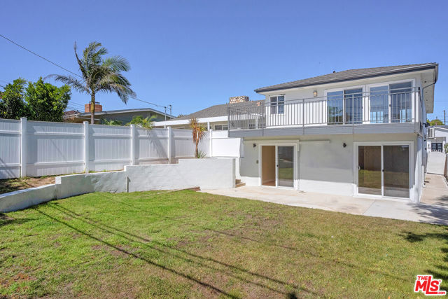 5137 1/2 Reynier Avenue, Los Angeles CA: https://media.crmls.org/mediaz/acd19f9f-6f17-4b09-b287-f706720a7123.jpg