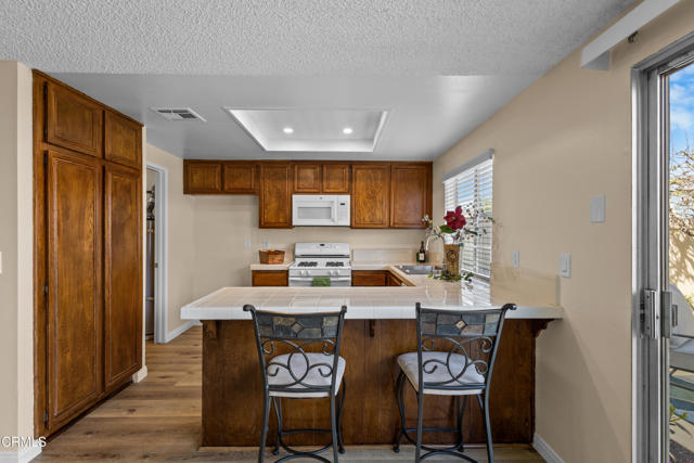 Detail Gallery Image 18 of 42 For 272 Green Moor Pl, Thousand Oaks,  CA 91361 - 3 Beds | 2/1 Baths
