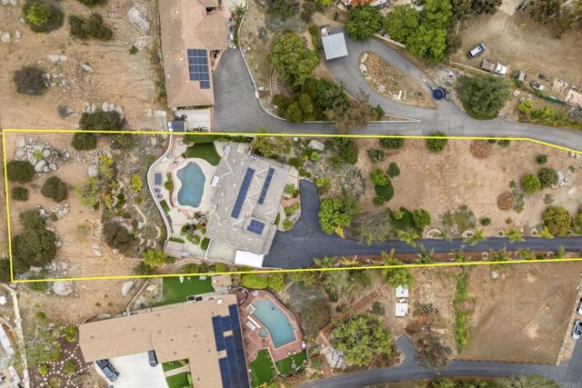 11984 Paseo Fuerte, El Cajon CA: https://media.crmls.org/mediaz/acd29f53-bef4-4602-9c16-f6e1abbaea6b.jpg
