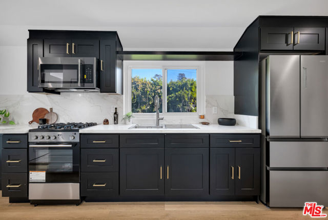418 N Bowling Green Way, Los Angeles CA: https://media.crmls.org/mediaz/acd3df2a-8b20-4616-a351-53949626a749.jpg