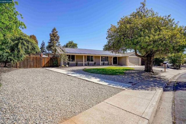5665 Lewis Way, Concord CA: https://media.crmls.org/mediaz/acd409a5-72a4-408a-8a0d-b2df520f89c5.jpg