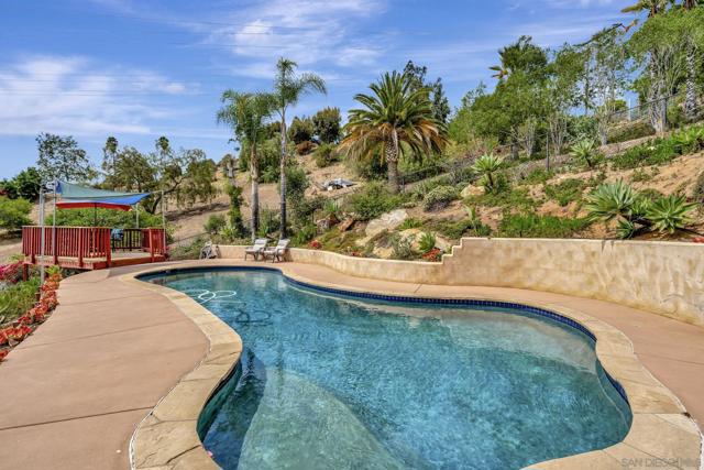 2106 Zachary Gln, Escondido CA: https://media.crmls.org/mediaz/acd525ad-7035-46c2-8a8b-dcfa23d372a1.jpg