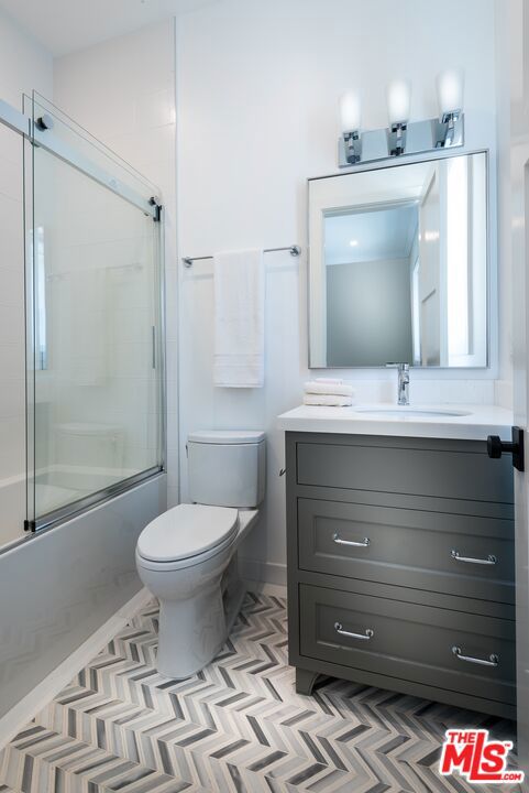 530 Arbramar Avenue, Pacific Palisades CA: https://media.crmls.org/mediaz/acd5c70e-b128-440f-a35c-8157fccd0cca.jpg