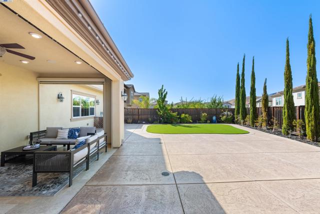 7152 Aubrey Way, Dublin CA: https://media.crmls.org/mediaz/acd5ea19-0aaf-4b90-b3b4-6b7df306e20d.jpg