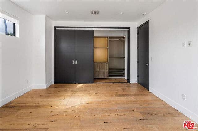 616 N FULLER Avenue, Los Angeles CA: https://media.crmls.org/mediaz/acd5ea62-7ae6-4521-847e-0b28ccd46676.jpg