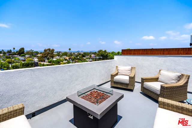 4912 S Centinela Avenue, Los Angeles CA: https://media.crmls.org/mediaz/acd6206b-4bba-4e69-a262-7362a31de3c4.jpg