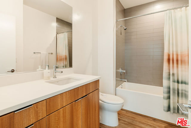 1124 W Panorama Way, Los Angeles CA: https://media.crmls.org/mediaz/acd6260c-4955-47fc-832c-320f8590e301.jpg