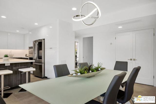 2566 S Calle Palo Fierro, Palm Springs CA: https://media.crmls.org/mediaz/acd63c96-2b46-4094-8741-a8d8840da05a.jpg