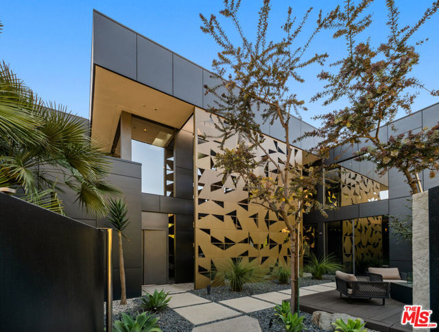 2341 Gloaming Way, Beverly Hills CA: https://media.crmls.org/mediaz/acd70118-23c6-4dbf-ab22-0ed8bdc4f237.jpg