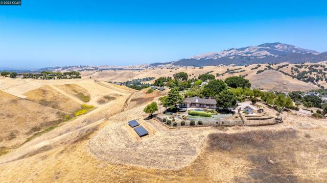 70 Sherburne Hills, Danville CA: https://media.crmls.org/mediaz/acd72d50-af91-4ca7-a412-276a4f516011.jpg