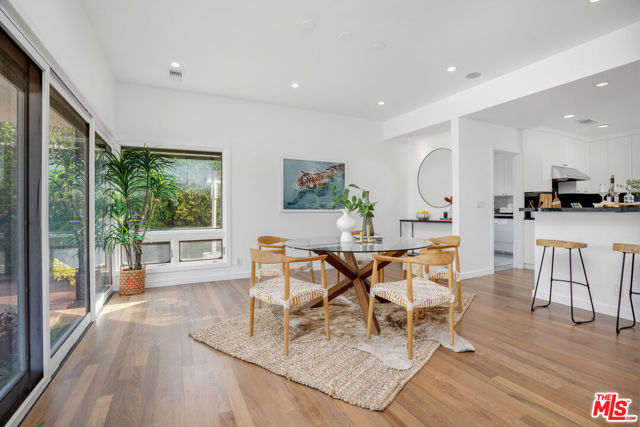968 Kenfield Avenue, Los Angeles CA: https://media.crmls.org/mediaz/acd79198-6bd2-4d14-836e-85ce94f62934.jpg