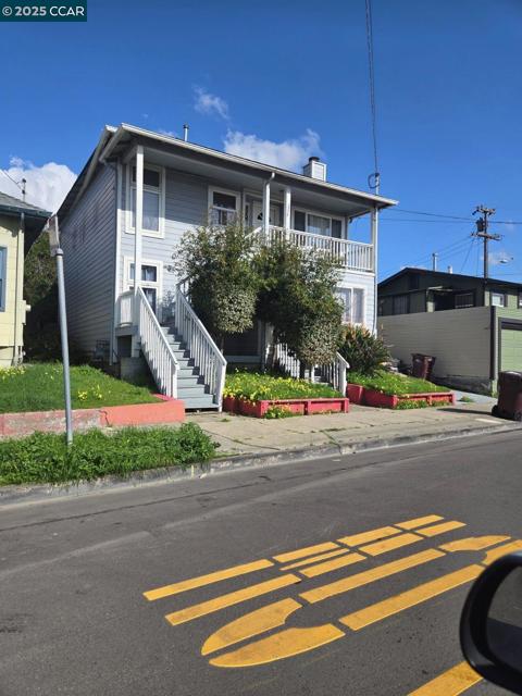 3770 Suter St, Oakland CA: https://media.crmls.org/mediaz/acd7e31b-f7fd-4080-83a5-4ef1874b74a0.jpg