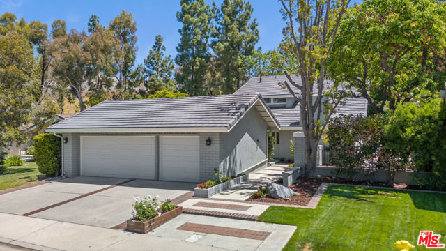 19 Rippling, Irvine CA: https://media.crmls.org/mediaz/acd81eff-34ff-4e16-84e3-55126fd20dd2.jpg