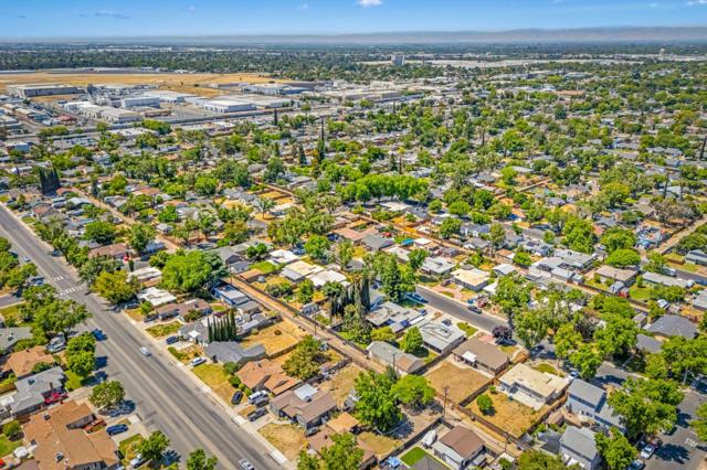 312 Oakshire Avenue, Modesto CA: https://media.crmls.org/mediaz/acd879a2-db03-4a25-8fdf-a647fc91dff8.jpg