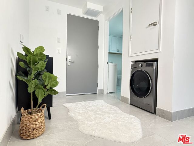 834 S Shenandoah Street, Los Angeles CA: https://media.crmls.org/mediaz/acd8ba37-0579-4feb-a243-fd4b72cdc868.jpg