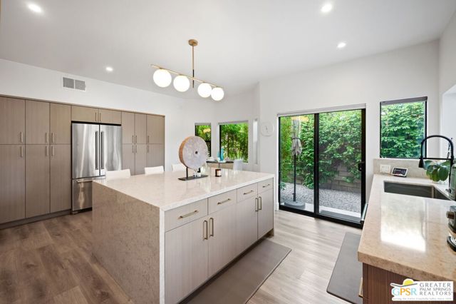 87 Magdalena Drive, Rancho Mirage CA: https://media.crmls.org/mediaz/acd94bdc-9d6b-4739-85b4-e80547c62c18.jpg