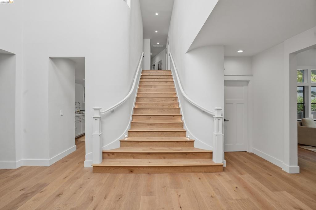 https://media.crmls.org/mediaz/acd95802-a3d2-43b1-9edd-8bab6dfdf2a5.jpg?preset=X-Large