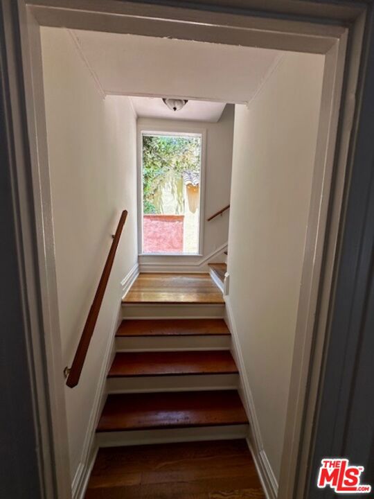 2044 2046 N Highland Avenue, Los Angeles CA: https://media.crmls.org/mediaz/acd95dbf-5633-4800-ad84-b85ef348d781.jpg