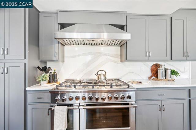 739 Devils Drop Ct, Richmond CA: https://media.crmls.org/mediaz/acd9fdc5-9fa7-4fc0-b798-df90e2f8f349.jpg