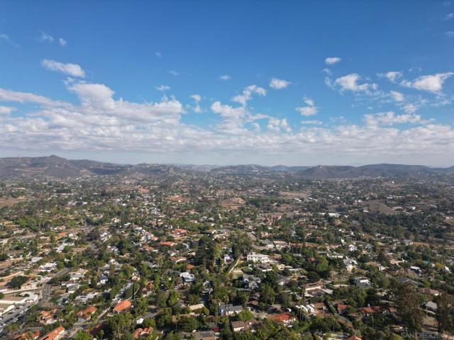 2345 Alta Vista Dr, Vista CA: https://media.crmls.org/mediaz/acda82ba-7618-49eb-96cd-4d489422de52.jpg