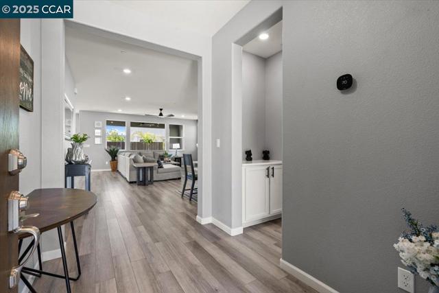 405 Avanti Way, Oakley CA: https://media.crmls.org/mediaz/acdad8a0-1209-48f5-a771-9d8212aea83f.jpg