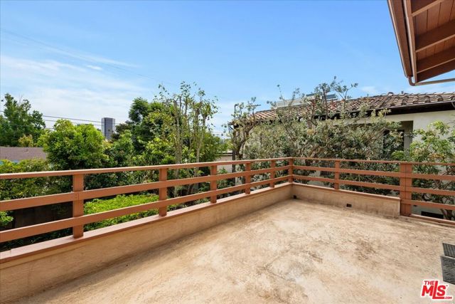 1018 Wellesley Avenue, Los Angeles CA: https://media.crmls.org/mediaz/acdb0afd-9436-4e7e-85fd-0d52931dd753.jpg