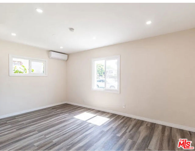 11629 1/2 Gateway Boulevard, West Los Angeles CA: https://media.crmls.org/mediaz/acdb2403-3a49-470b-b63a-325cda5fa2c3.jpg