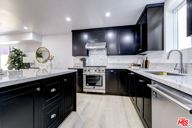 1291 Sycamore, Los Angeles CA: https://media.crmls.org/mediaz/acdb5749-a13e-4ece-9854-94c4da7cec02.jpg