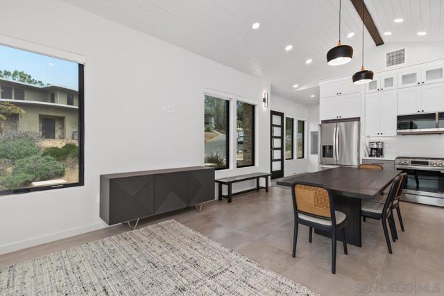 341 Hidden Pines Road, Del Mar CA: https://media.crmls.org/mediaz/acdb5d68-cd3c-414a-9d46-b652b062f1f6.jpg