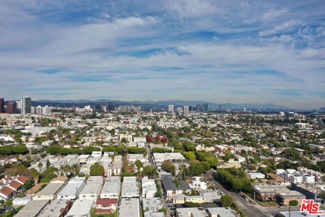 1533 Yale Street, Santa Monica CA: https://media.crmls.org/mediaz/acdb5e07-108d-433d-9379-613295fe252e.jpg