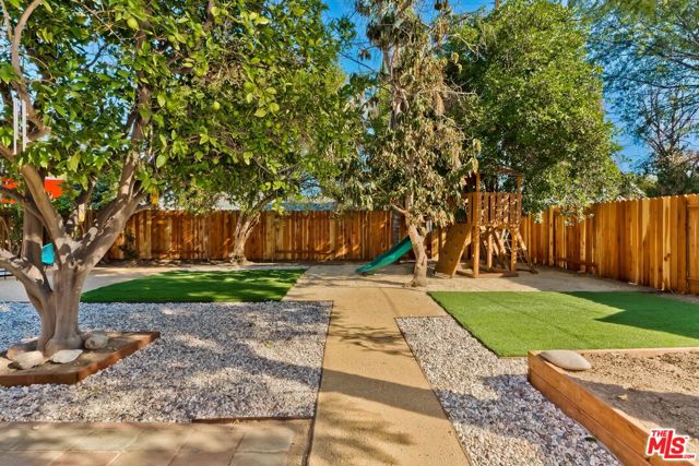 7236 Encino Avenue, Van Nuys CA: https://media.crmls.org/mediaz/acdc49c0-460a-4ef6-a9af-fd91f82a889e.jpg