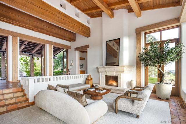 6884 El Camino Del Norte, Rancho Santa Fe CA: https://media.crmls.org/mediaz/acdd7e2d-5b20-4ca3-8998-197503503727.jpg