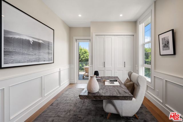 18057 Valley Vista Boulevard, Encino CA: https://media.crmls.org/mediaz/acdd8808-df0b-4dfc-a21a-7f51b0aae137.jpg