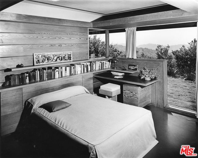 4260 Sea View Lane, Los Angeles CA: https://media.crmls.org/mediaz/acde3226-4339-4d0f-9807-2ae77578544e.jpg