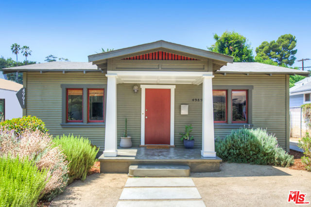 4989 Vincent Avenue, Los Angeles CA: https://media.crmls.org/mediaz/acde7f14-be0a-4711-9a15-b1f6b1127651.jpg