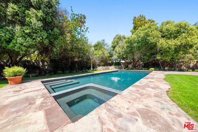 1004 N Beverly Drive, Beverly Hills CA: https://media.crmls.org/mediaz/acdeb8ce-8e99-4601-a23f-255b2f89b711.jpg